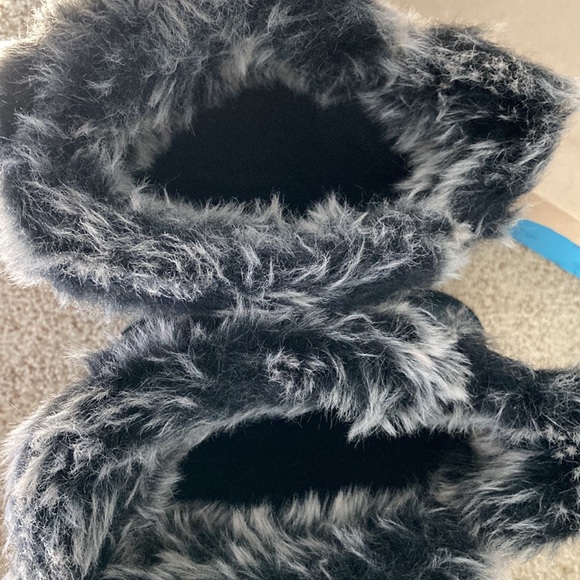 Women’s black snow boots size 5 - Picture 5 of 6